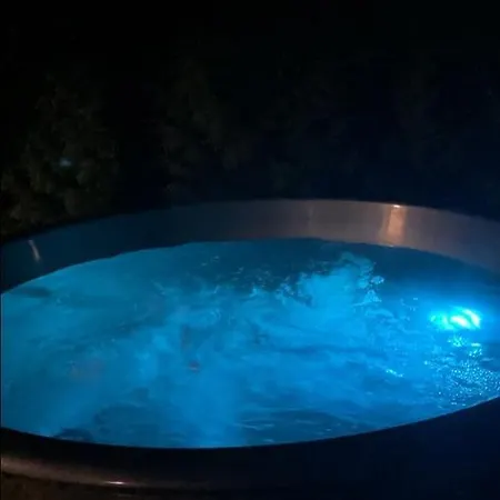 Zacisze , Z Balia Z Jacuzzi بيت للعطل *